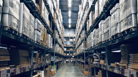 Logística y almacenamiento: riesgos de calzado en bodegas y centros de distribución